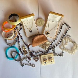 22 piece jewelry bundle